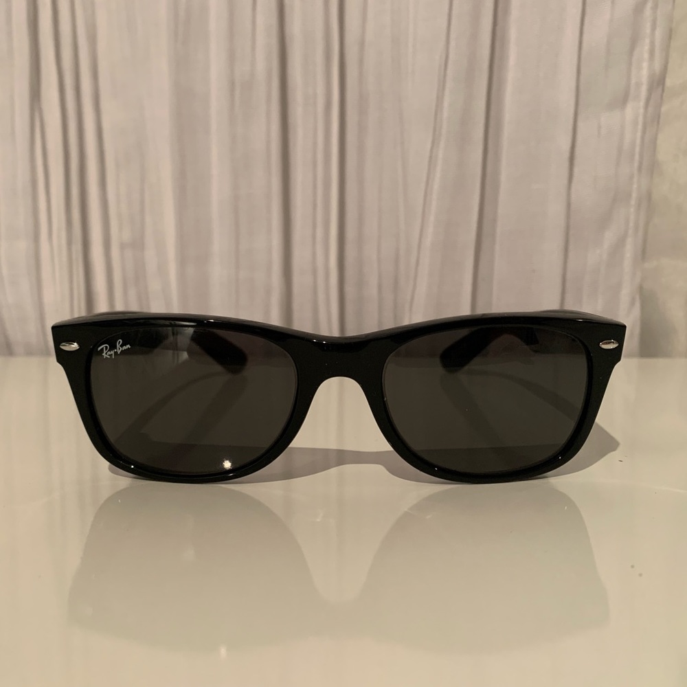 NWT RAY BAN authentic. With engraving! See pics